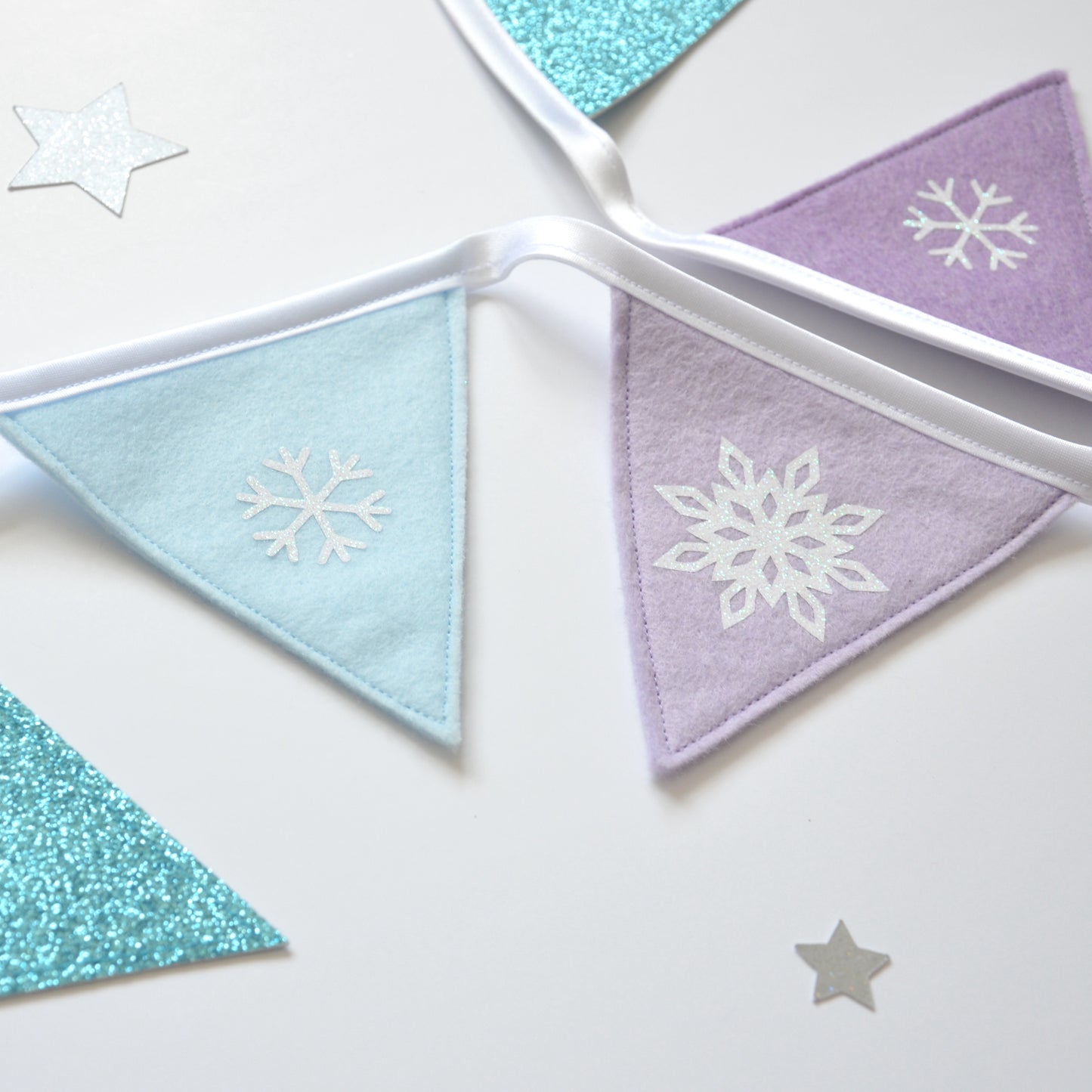 snowflake bunting - Frozen bedroom