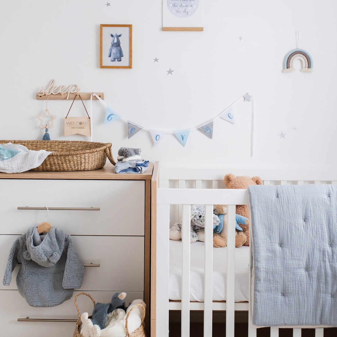 How to decorate a nursery