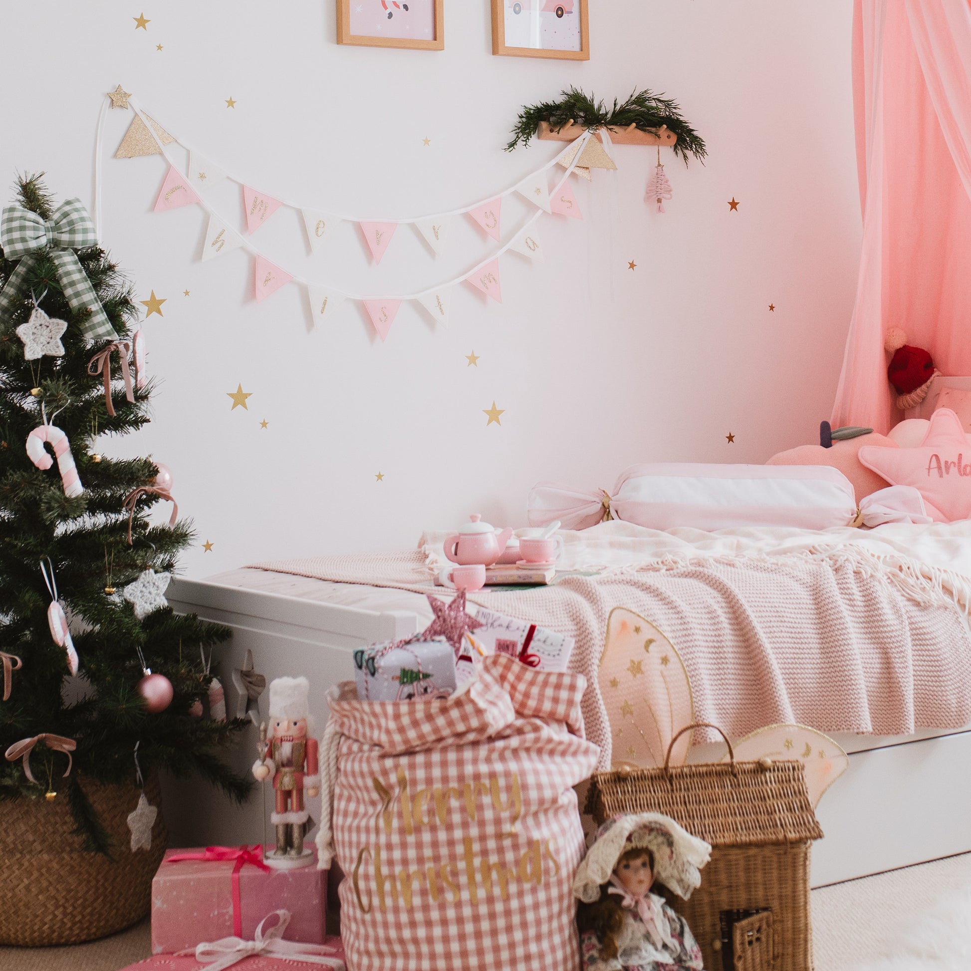 pink Christmas theme