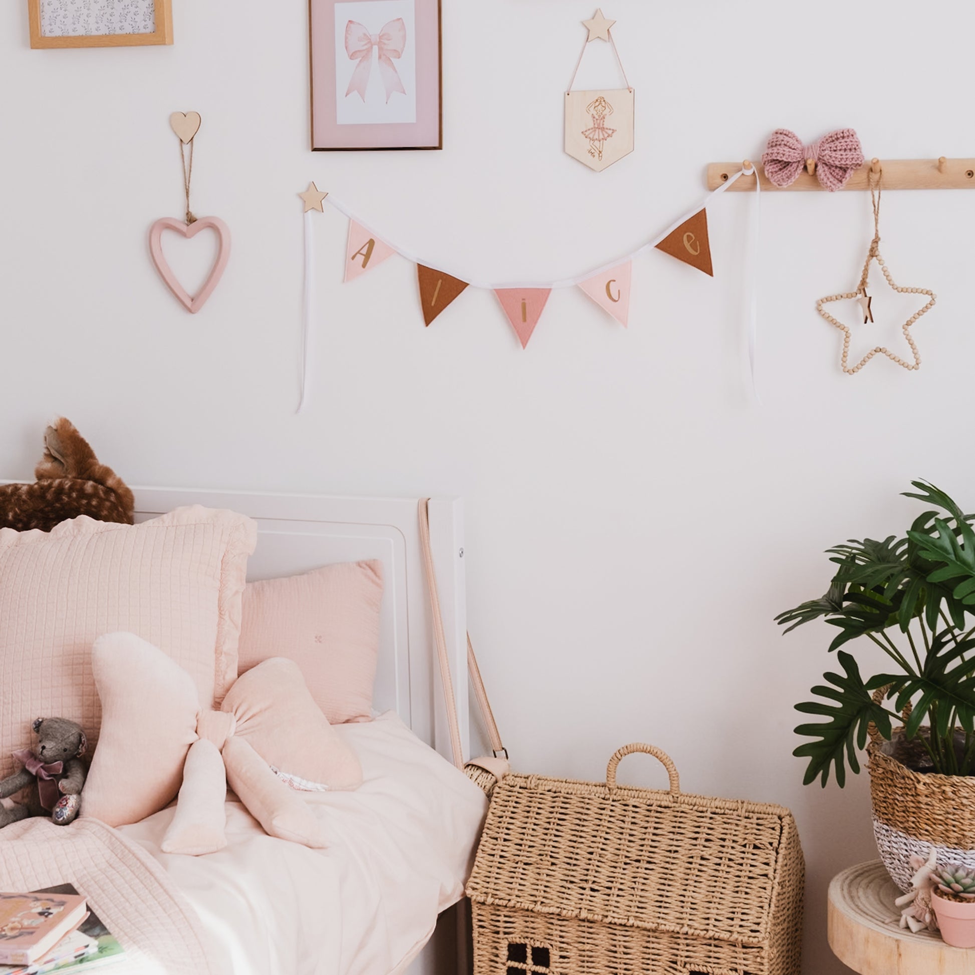pink girls bedroom accessories