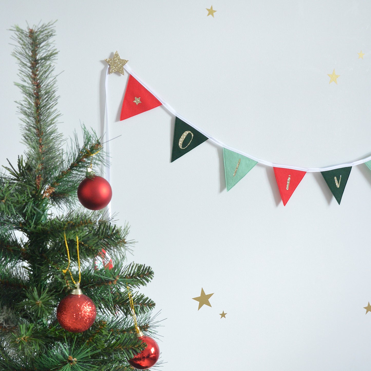 red and green Christmas bunting