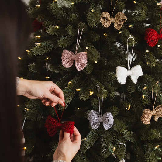 Christmas tree decorated in sparkly crochet bow decorations
