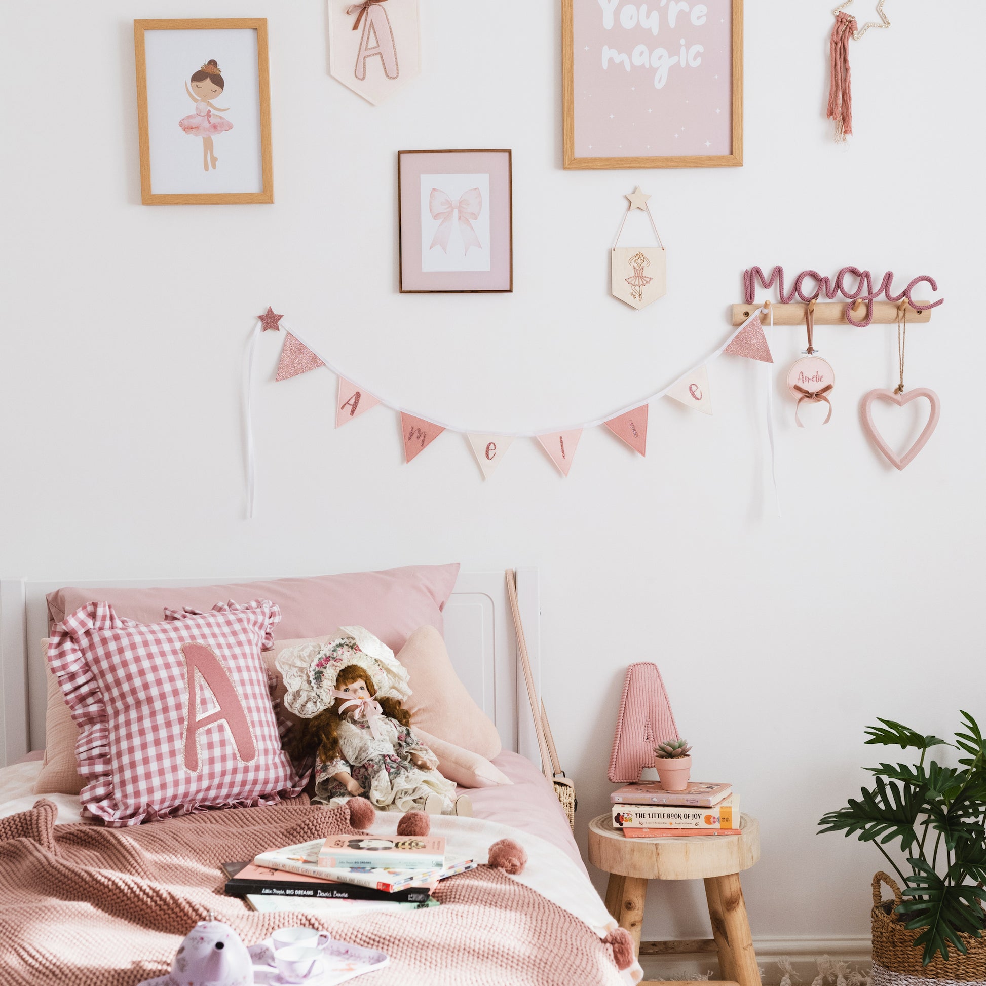 pink girls bedroom decor